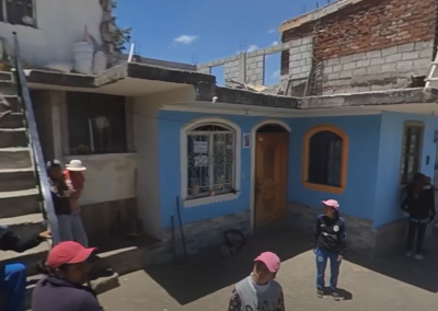 Walk Around an Unbound Family Photoshoot in Ecuador
